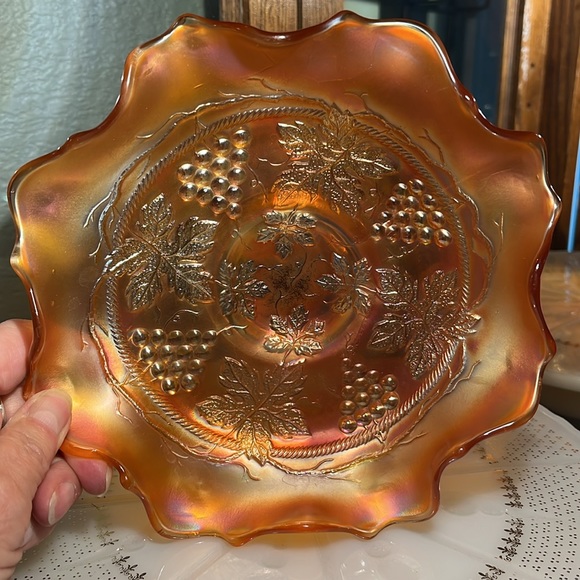 ✨ Vintage Fenton Marigold Carnival Glass Bowl – Grape & Cable Ruffled ✨ - Picture 10 of 16